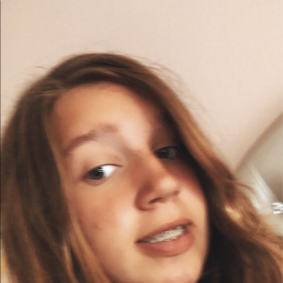 Meet your Posher, Ava - Picture 1 of 1